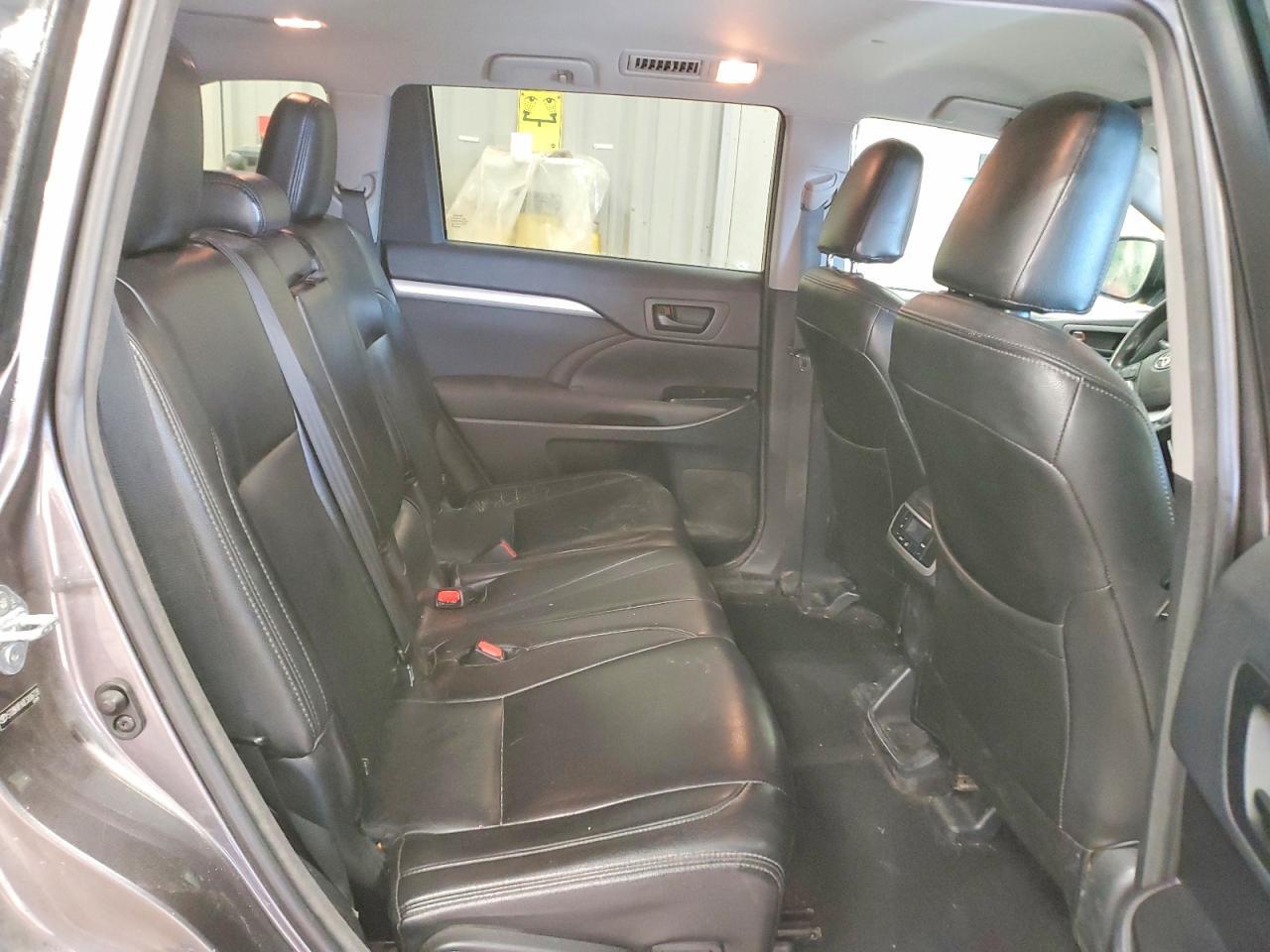 2014 Toyota Highlander Le - zdjęcie 11