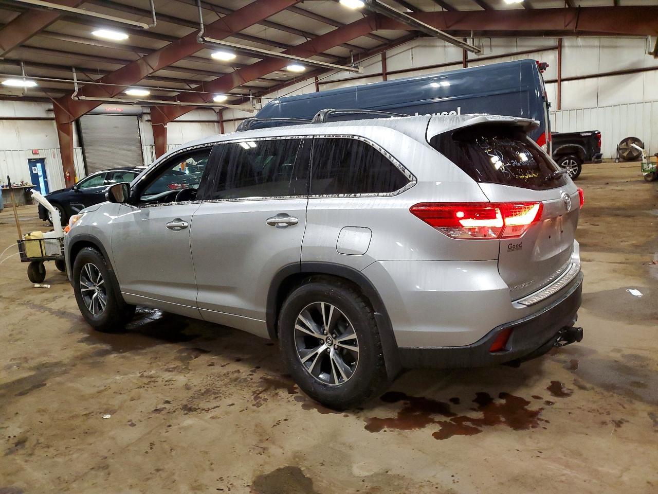 2017 Toyota Highlander Le - zdjęcie 2