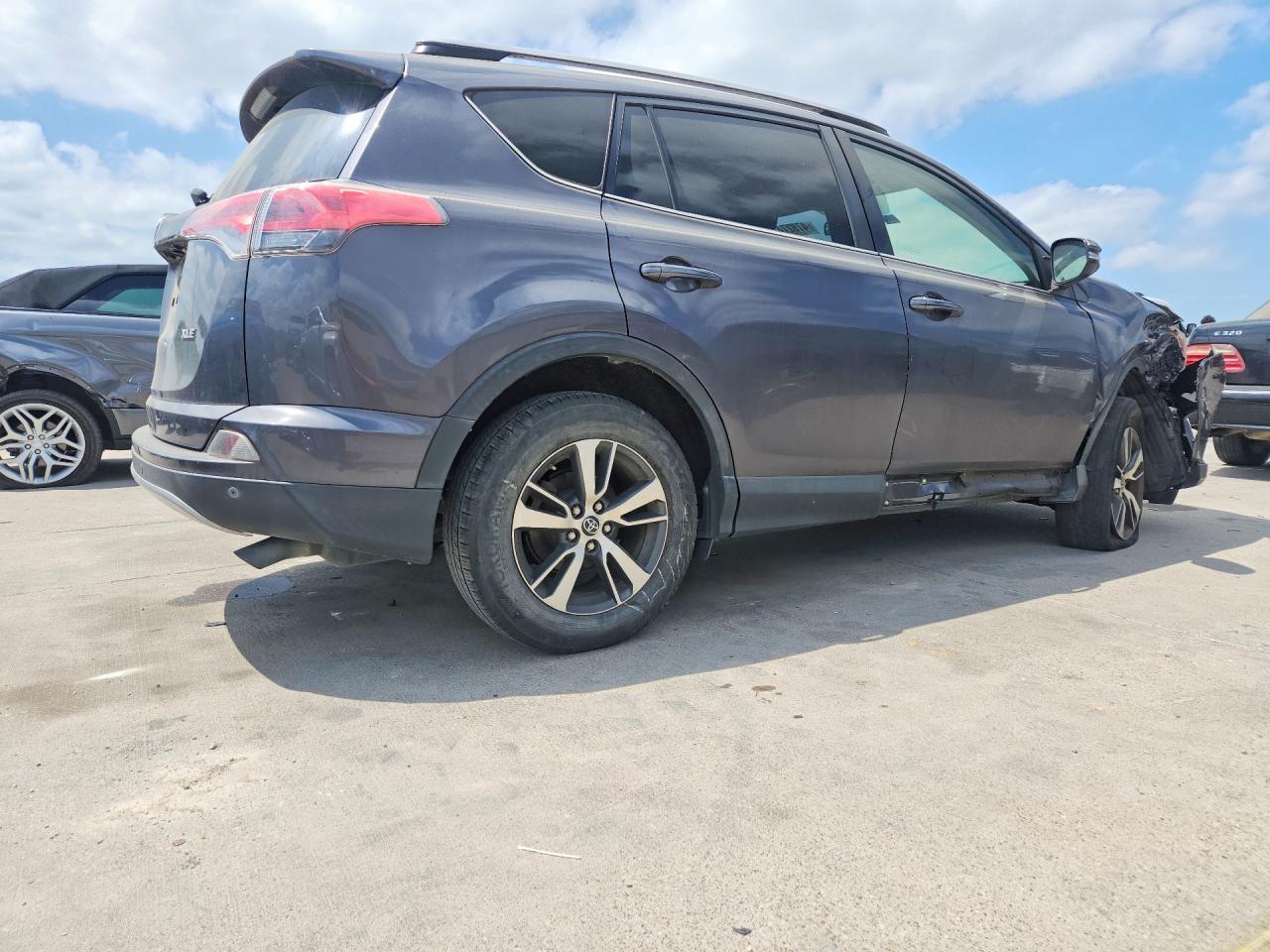 2017 Toyota Rav4 Xle - zdjęcie 3