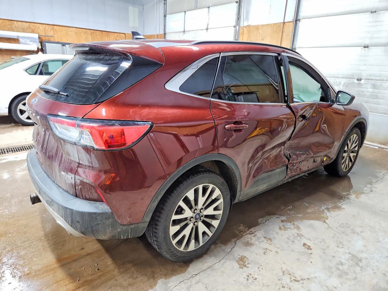 2021 Ford Escape Titanium - zdjęcie 3