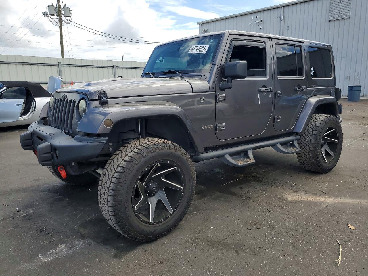 2016 Jeep Wrangler Unlimited Sahara - zdjęcie główne
