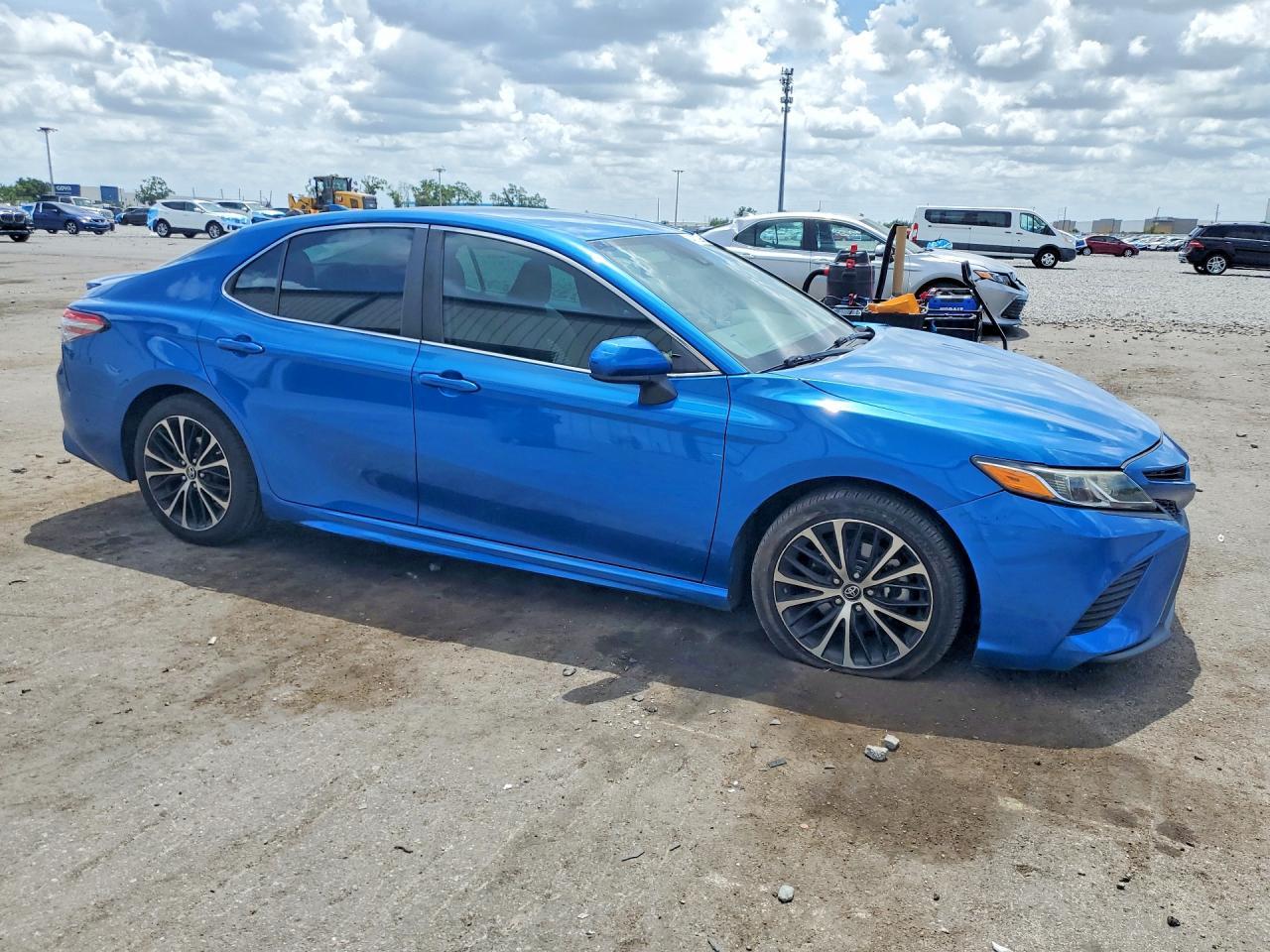 2019 Toyota Camry Se - zdjęcie 4