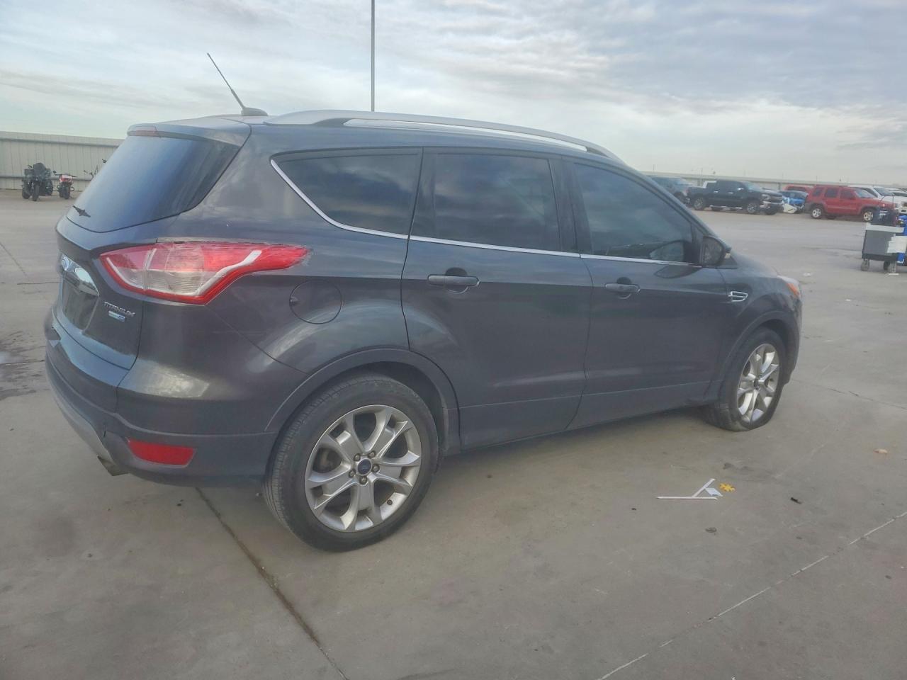 2016 Ford Escape Titanium - zdjęcie 3