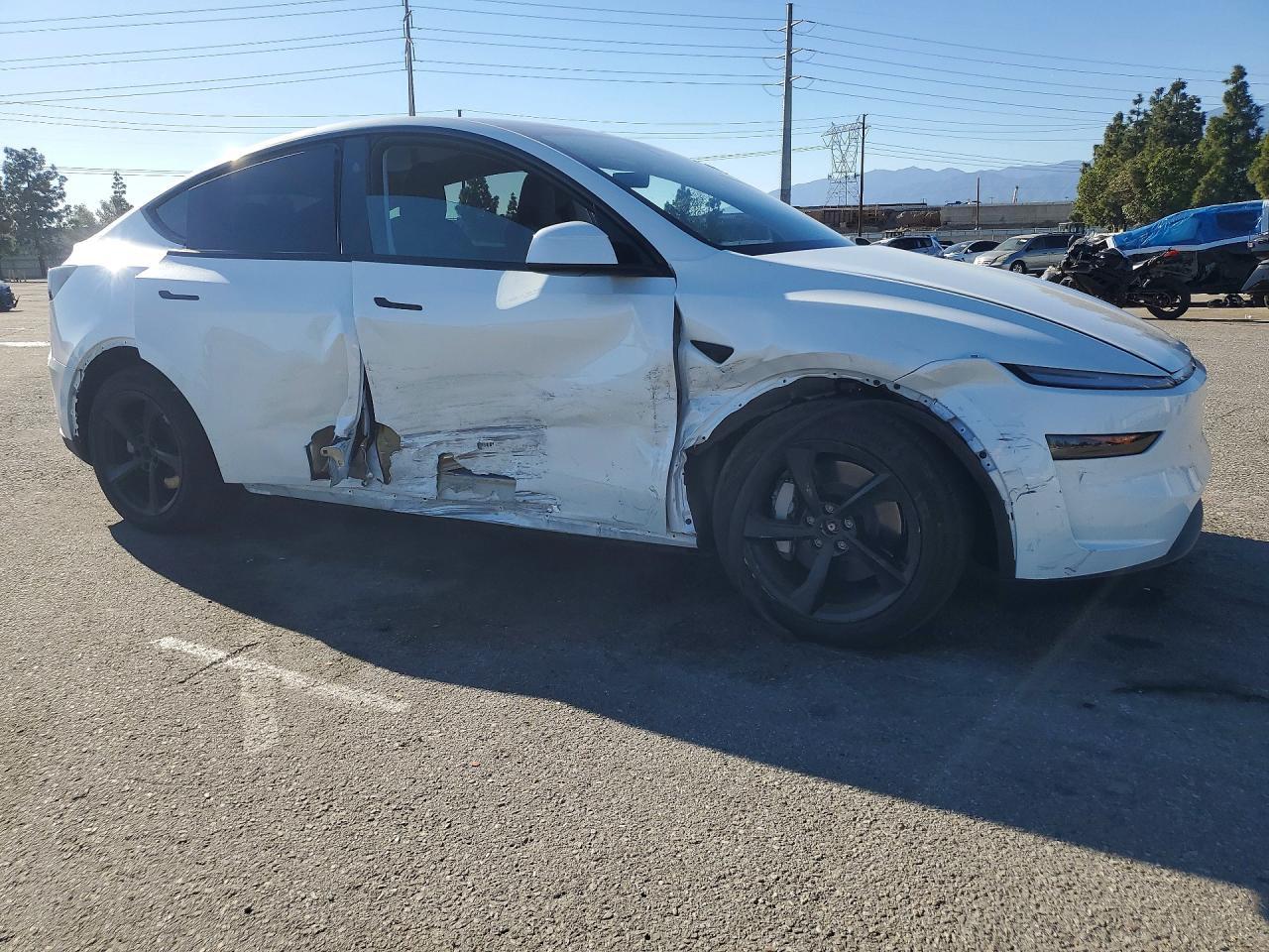 2026 Tesla Model Y - zdjęcie 4