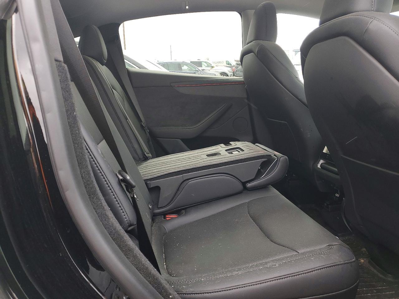 2026 Tesla Model Y - zdjęcie 10