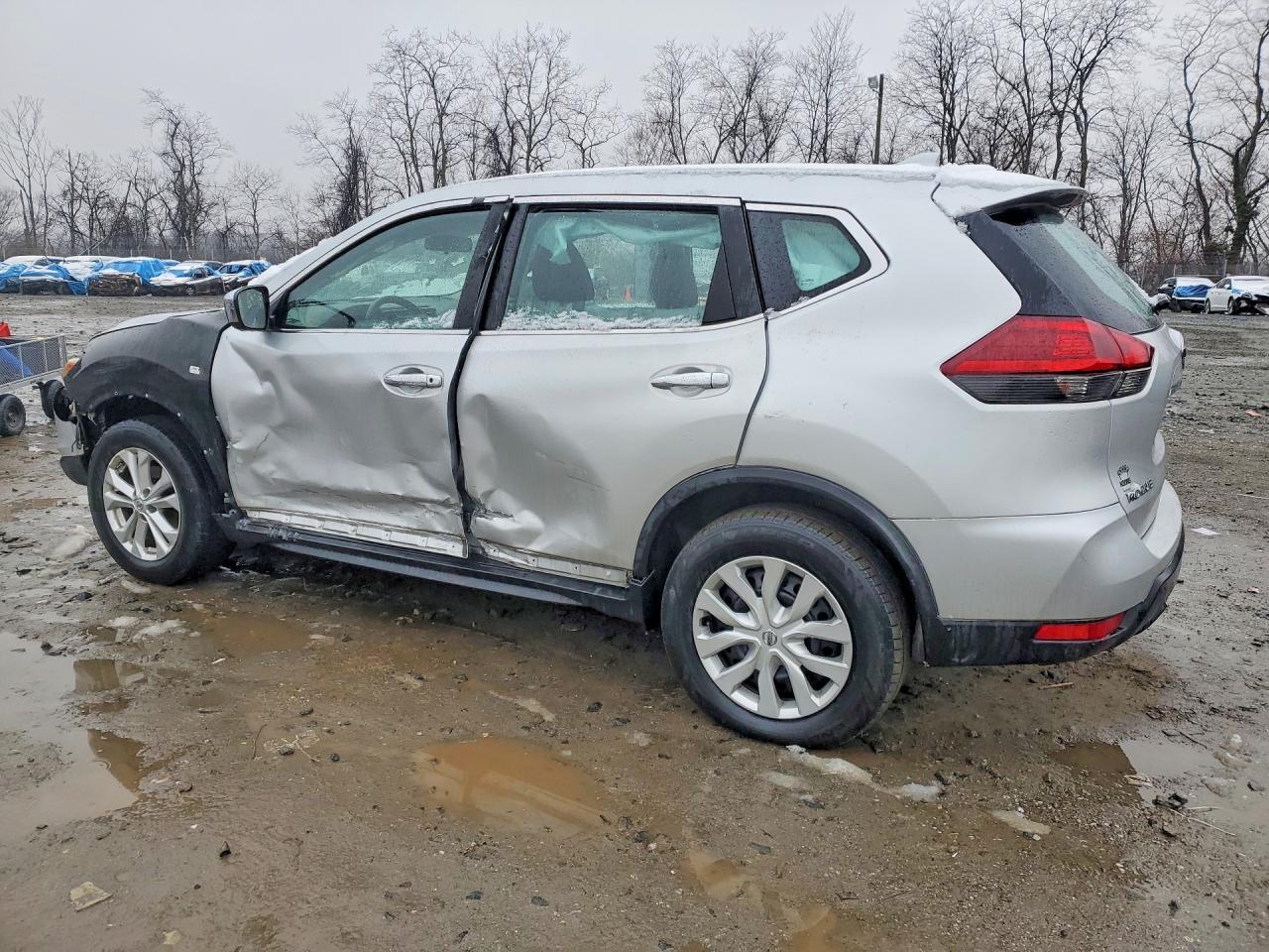2019 Nissan Rogue S - zdjęcie 2