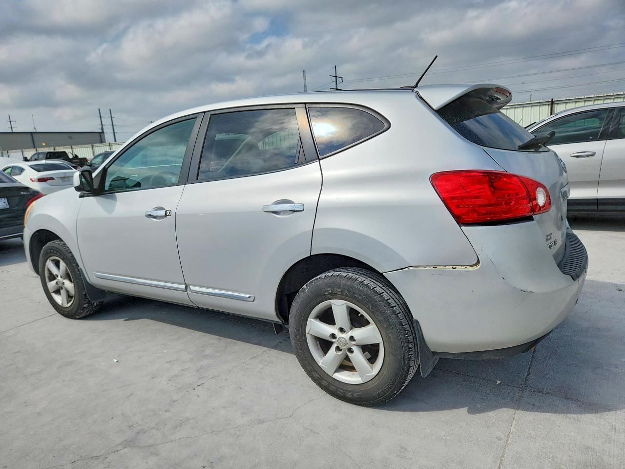 2013 Nissan Rogue S - zdjęcie 2