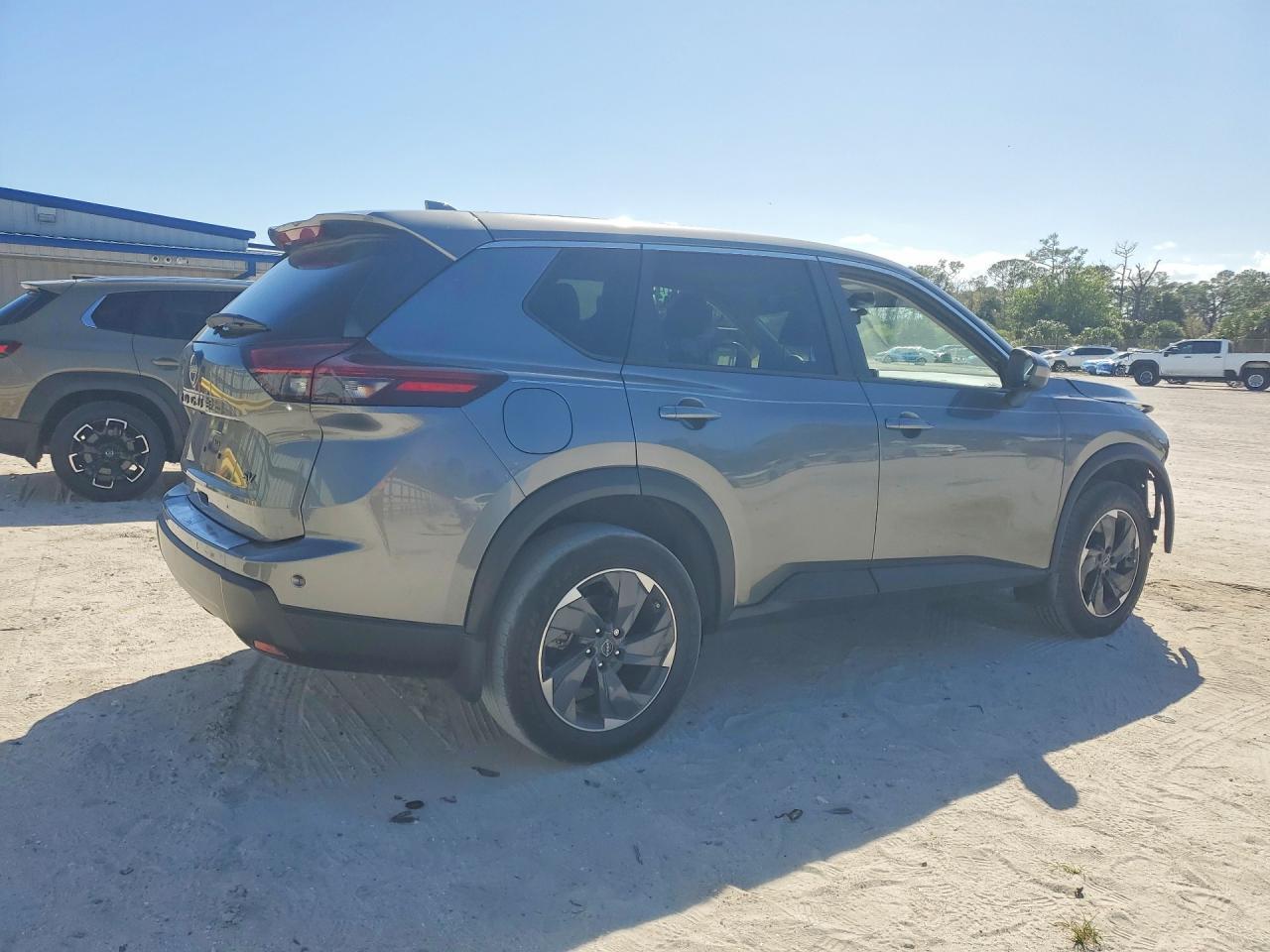 2024 Nissan Rogue Sv - zdjęcie 3