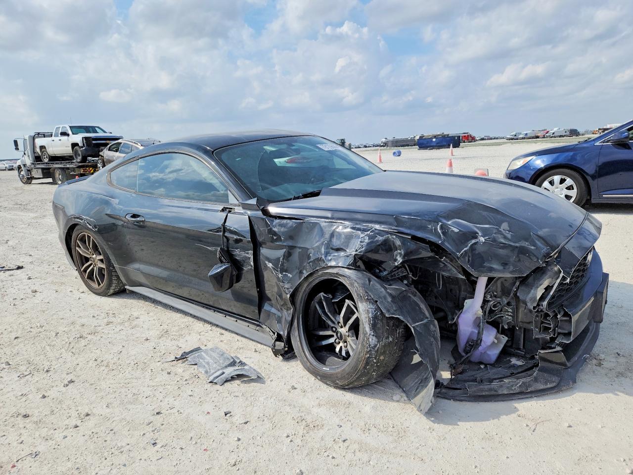 2017 Ford Mustang - zdjęcie 4