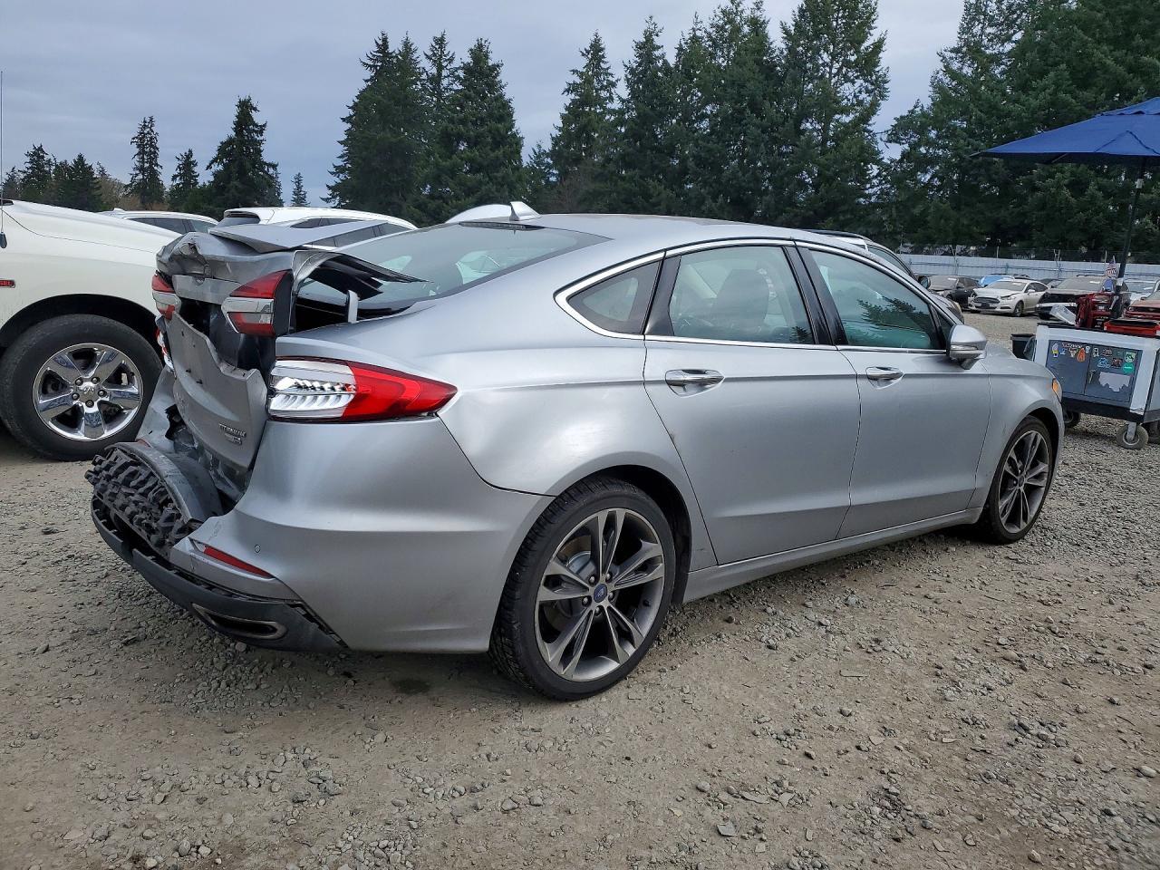 2020 Ford Fusion Titanium - zdjęcie 3