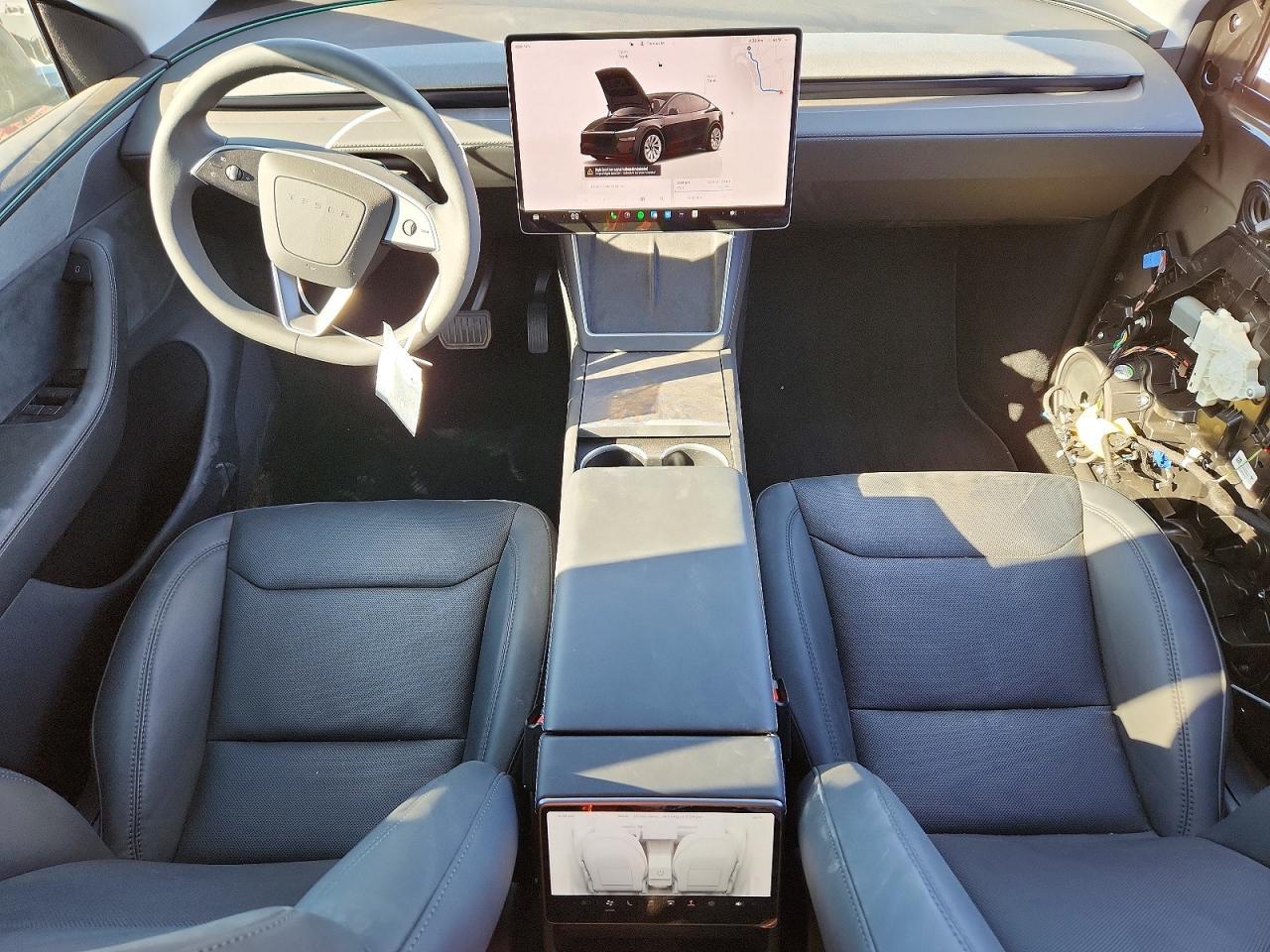 2026 Tesla Model Y - zdjęcie 8