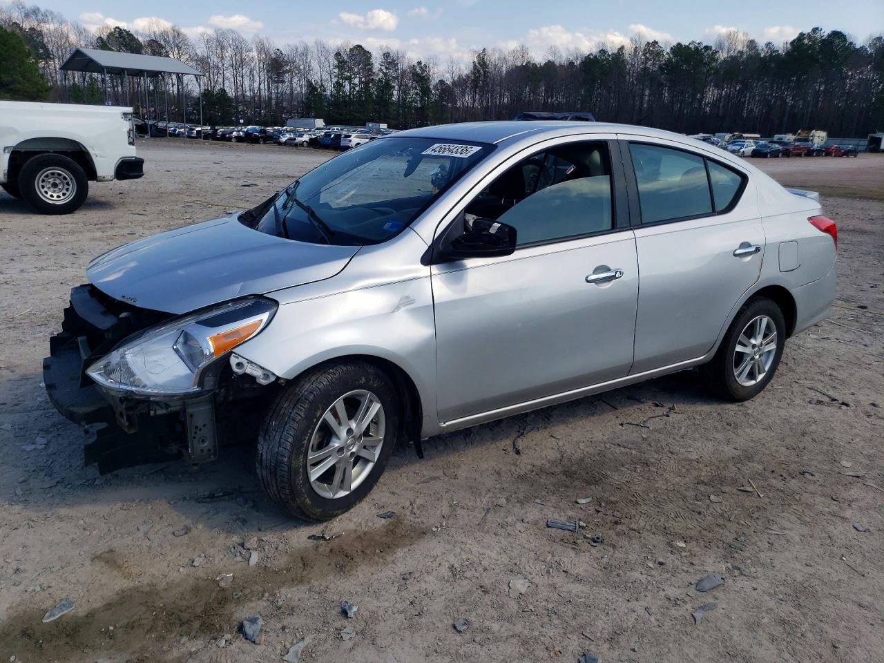 2015 Nissan Versa 1.6 Sv - zdjęcie główne