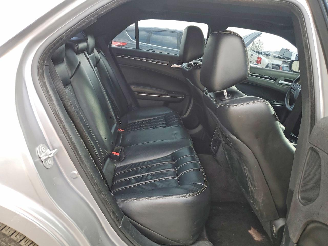 2017 Chrysler 300 S - zdjęcie 10