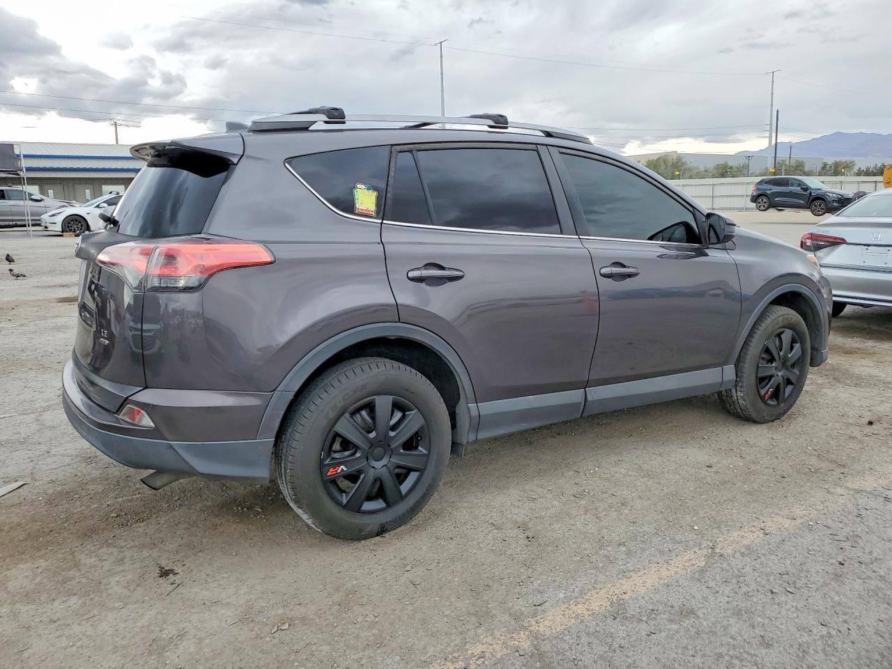 2017 Toyota Rav4 Le - zdjęcie 3
