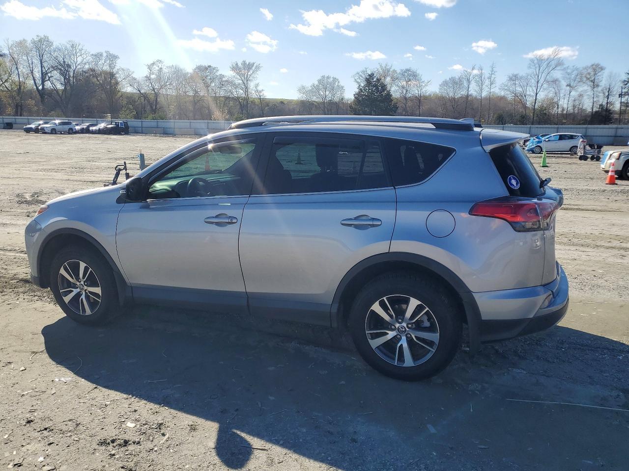2017 Toyota Rav4 Xle - zdjęcie 2