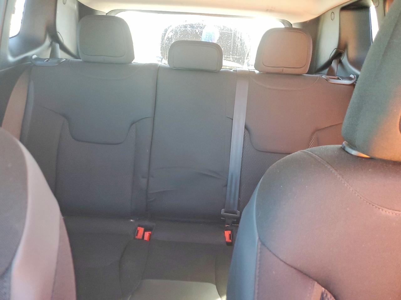 2020 Jeep Renegade Latitude - zdjęcie 10