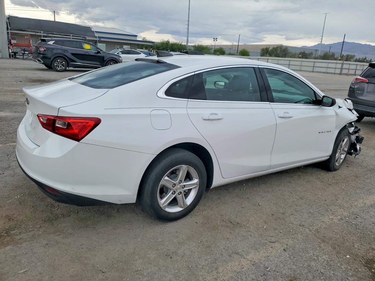 2022 Chevrolet Malibu Ls - zdjęcie 3