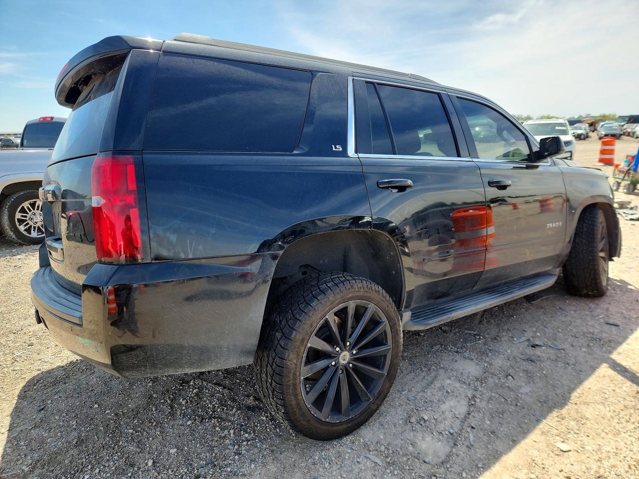 2016 Chevrolet Tahoe C1500 Ls - zdjęcie 3