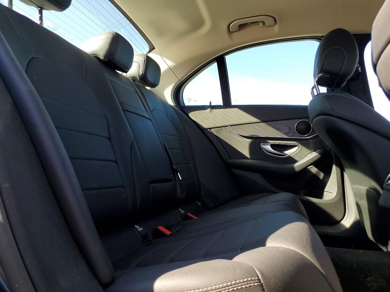 2015 Mercedes-Benz C 300 4Matic - zdjęcie 10