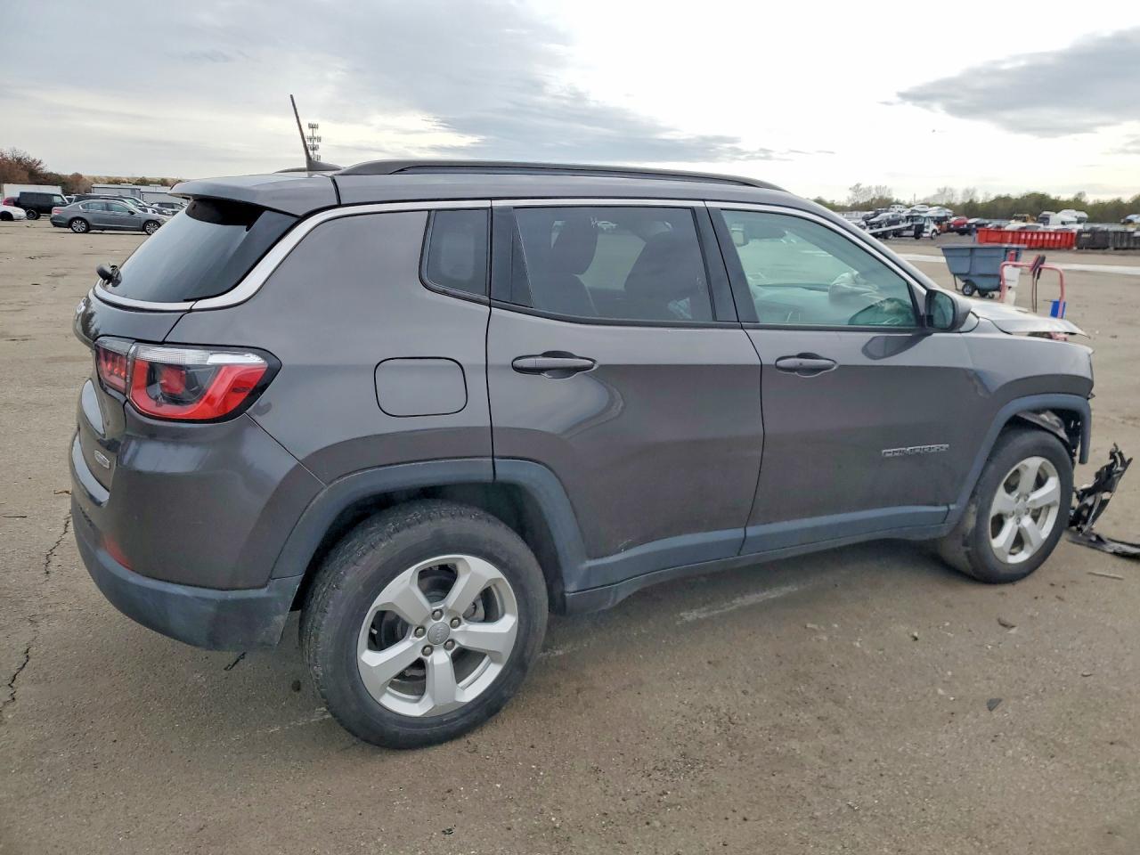 2019 Jeep Compass Latitude - zdjęcie 3