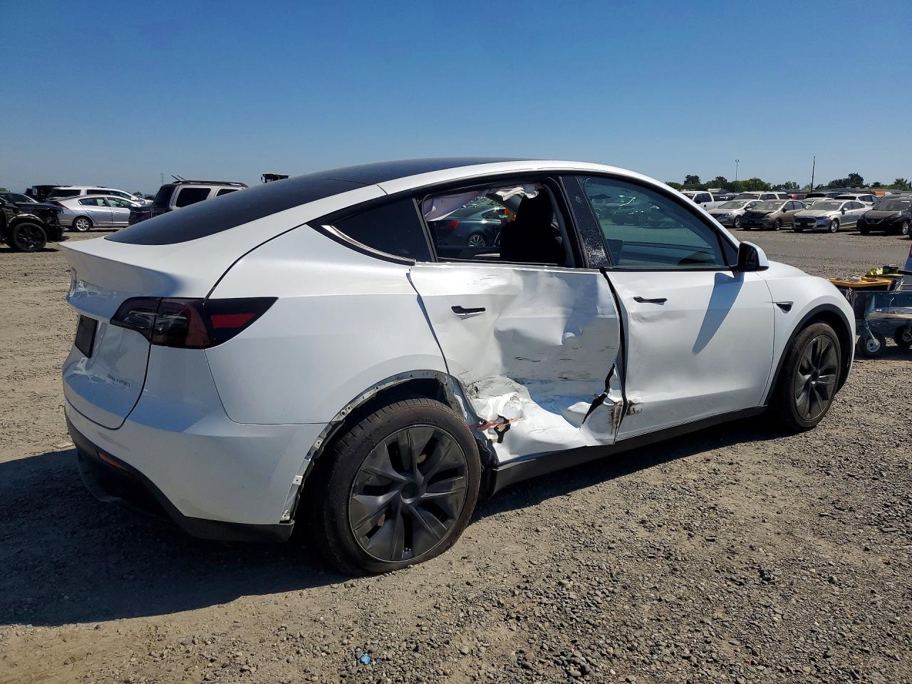 2025 Tesla Model Y - zdjęcie 3