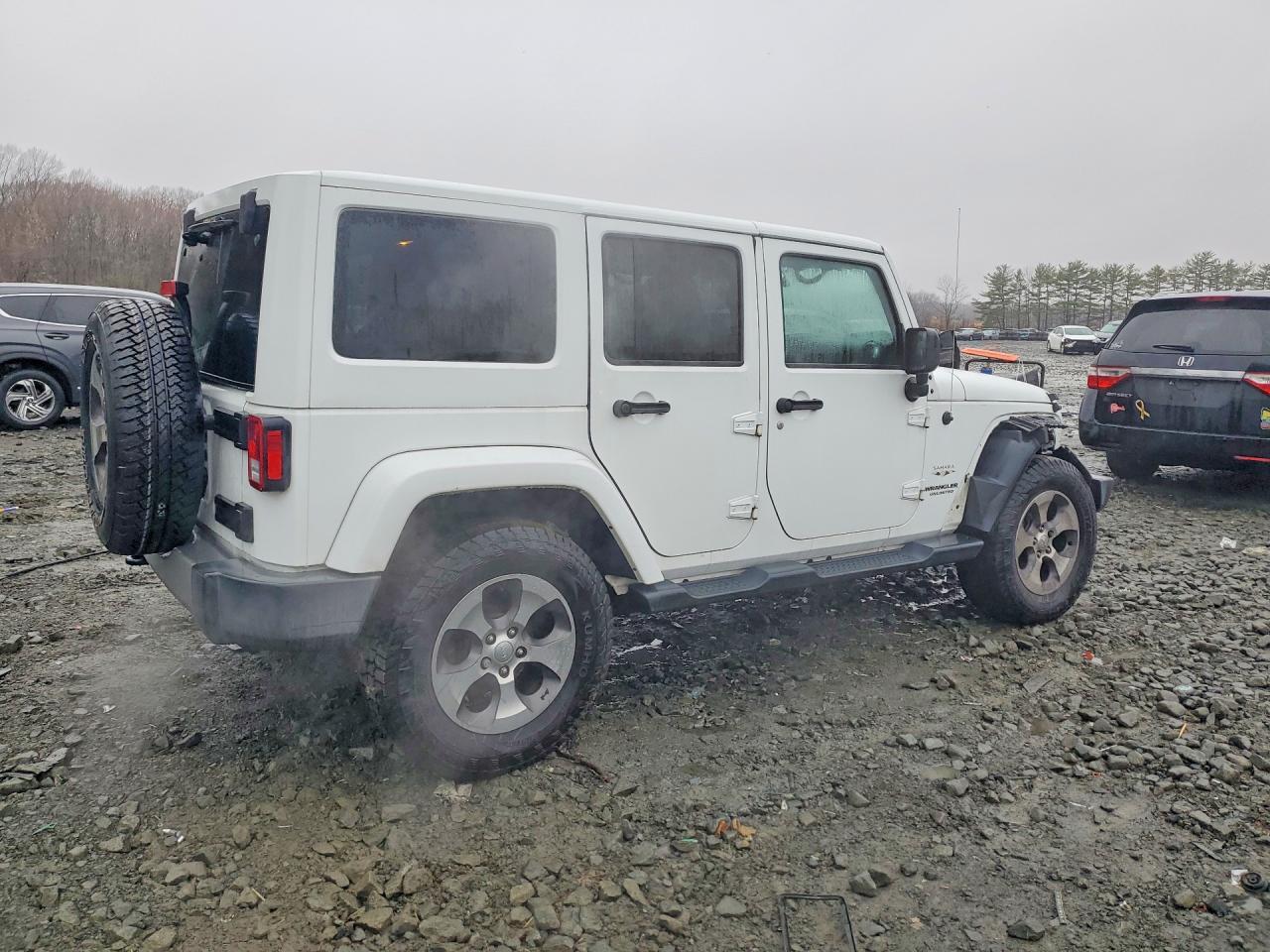 2016 Jeep Wrangler Unlimited Sahara - zdjęcie 3