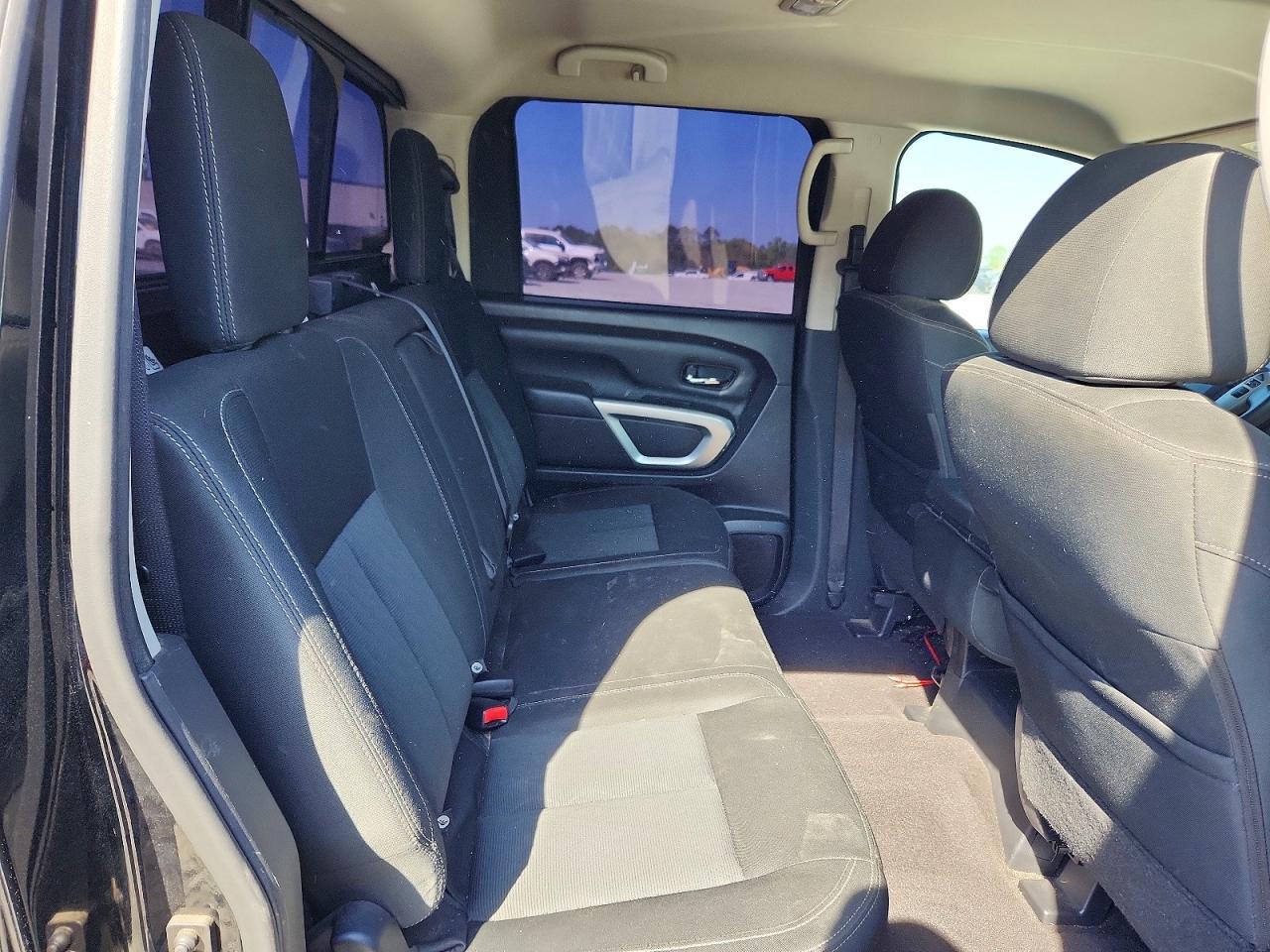 2017 Nissan Titan Sv - zdjęcie 10