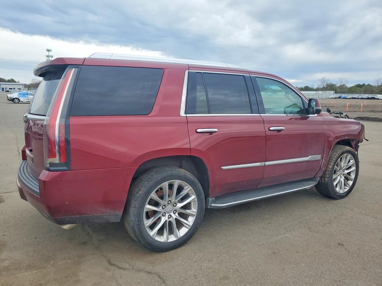 2018 Cadillac Escalade Luxury - zdjęcie 3