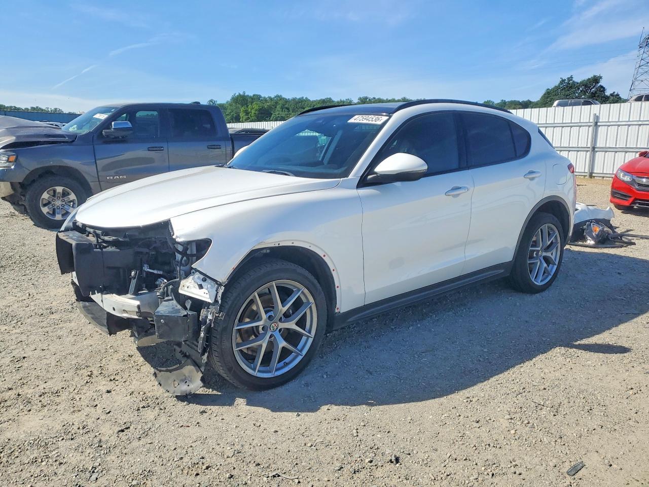 2018 Alfa Romeo Stelvio Ti Sport - zdjęcie główne