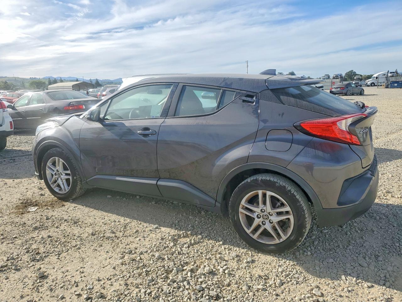 2021 Toyota C-Hr Le - zdjęcie 2