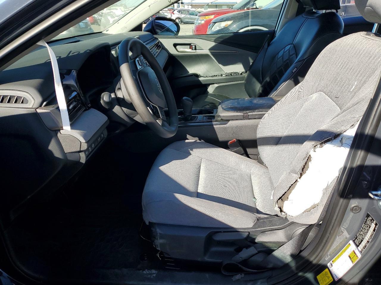 2025 Toyota Camry Le - zdjęcie 7