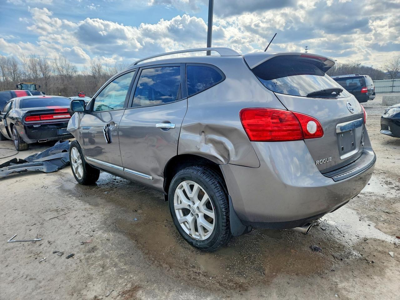 2013 Nissan Rogue S - zdjęcie 2
