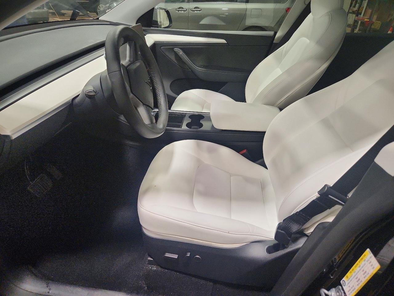 2024 Tesla Model Y - zdjęcie 7