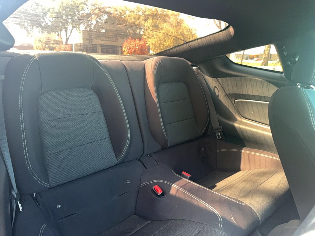 2017 Ford Mustang - zdjęcie 6