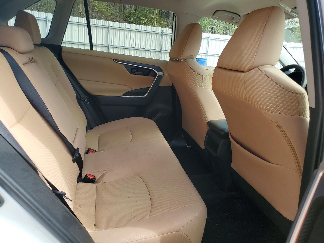 2019 Toyota Rav4 Le - zdjęcie 10