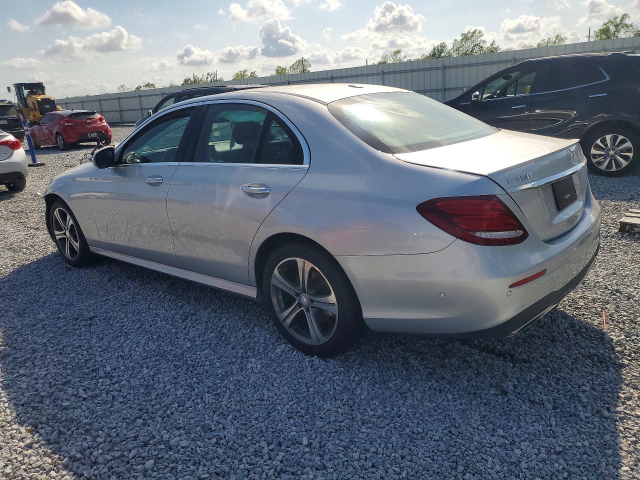 2017 Mercedes-Benz E 300 - zdjęcie 2