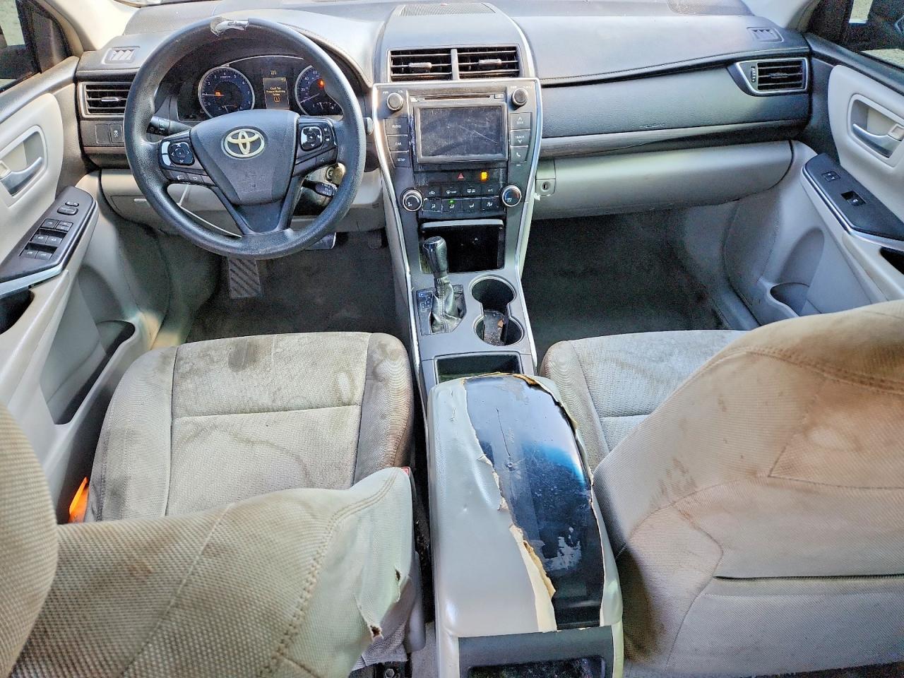 2016 Toyota Camry Le - zdjęcie 8