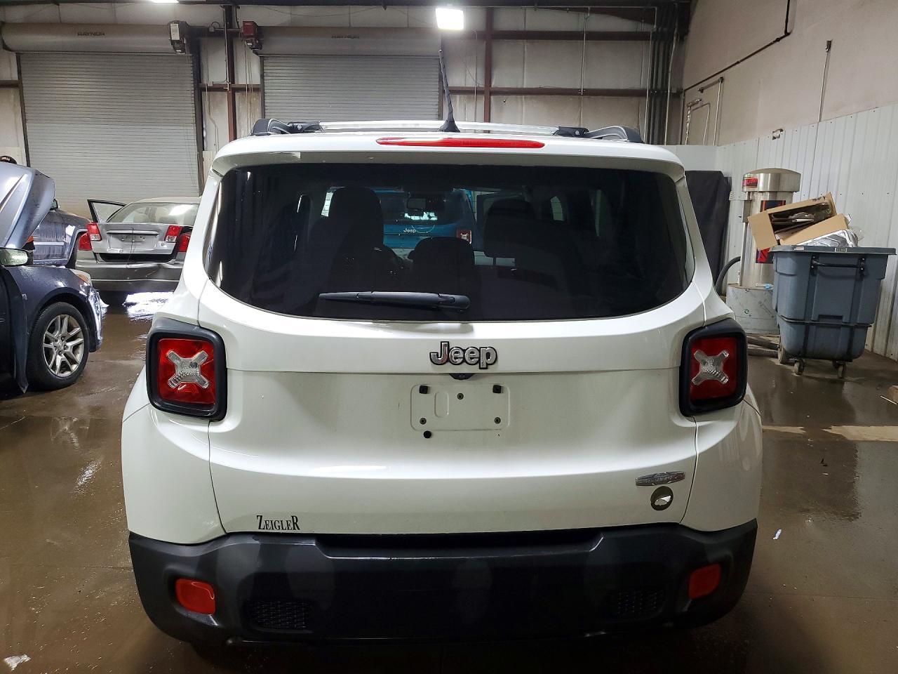 2017 Jeep Renegade Latitude - zdjęcie 6