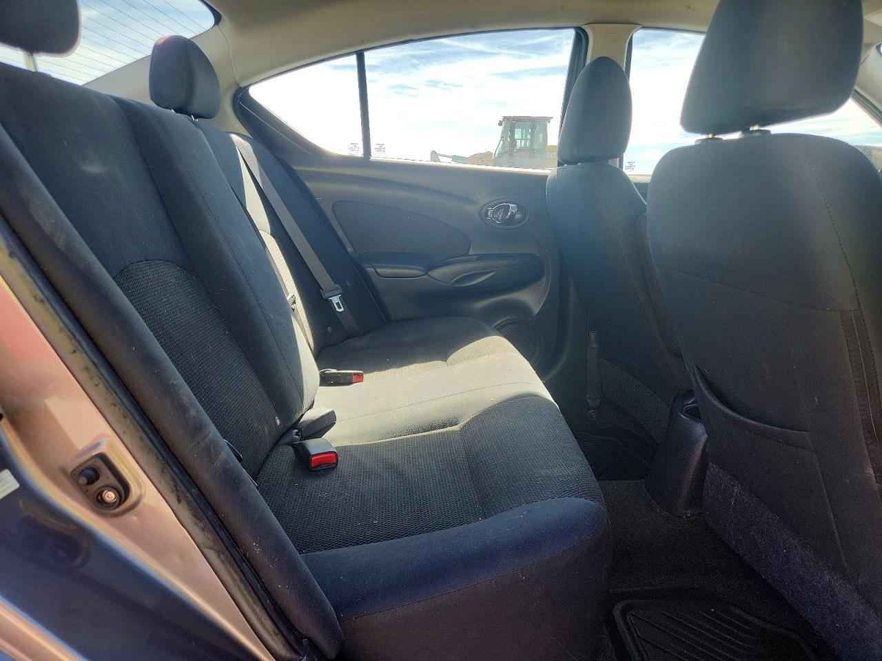2013 Nissan Versa 1.6 S - zdjęcie 10