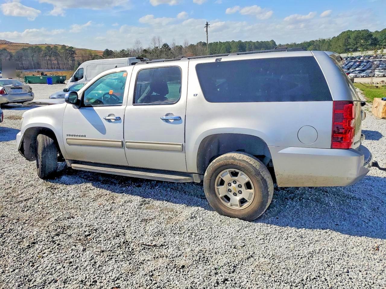 2014 Chevrolet Suburban C1500 Lt - zdjęcie 2