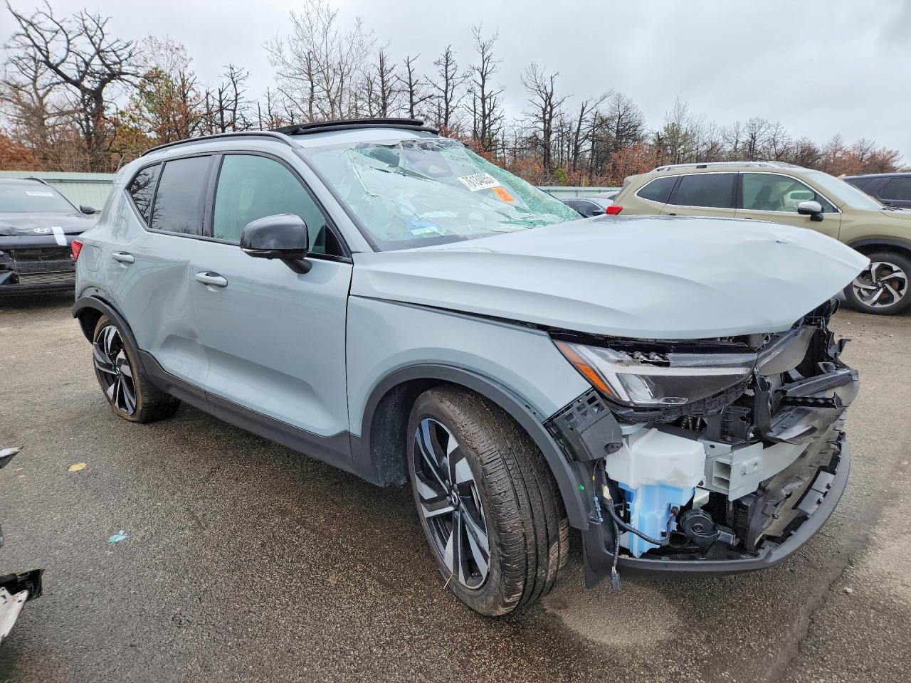 2024 Volvo Xc40 Plus - zdjęcie 4