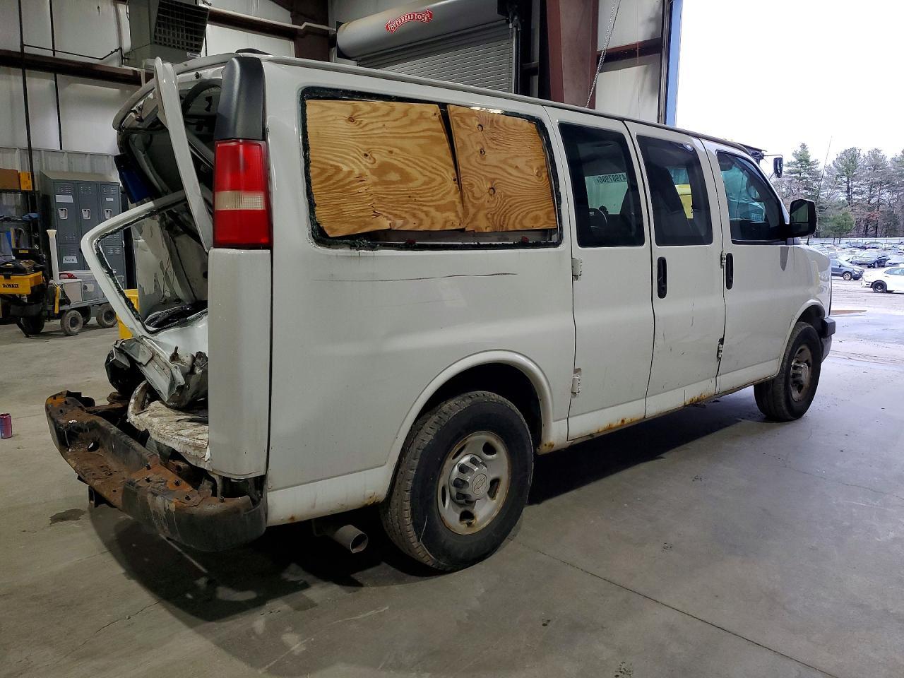 2014 Chevrolet Express G2500 - zdjęcie 3