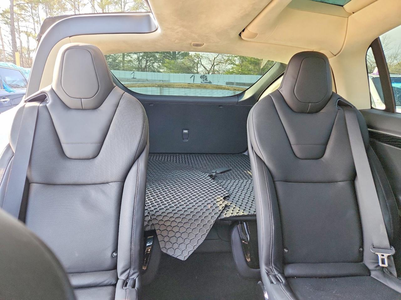 2016 Tesla Model X - zdjęcie 10