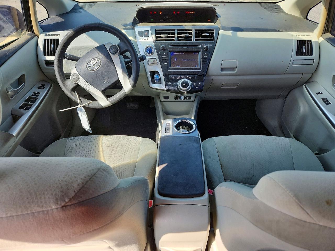 2014 Toyota Prius V Two - zdjęcie 8