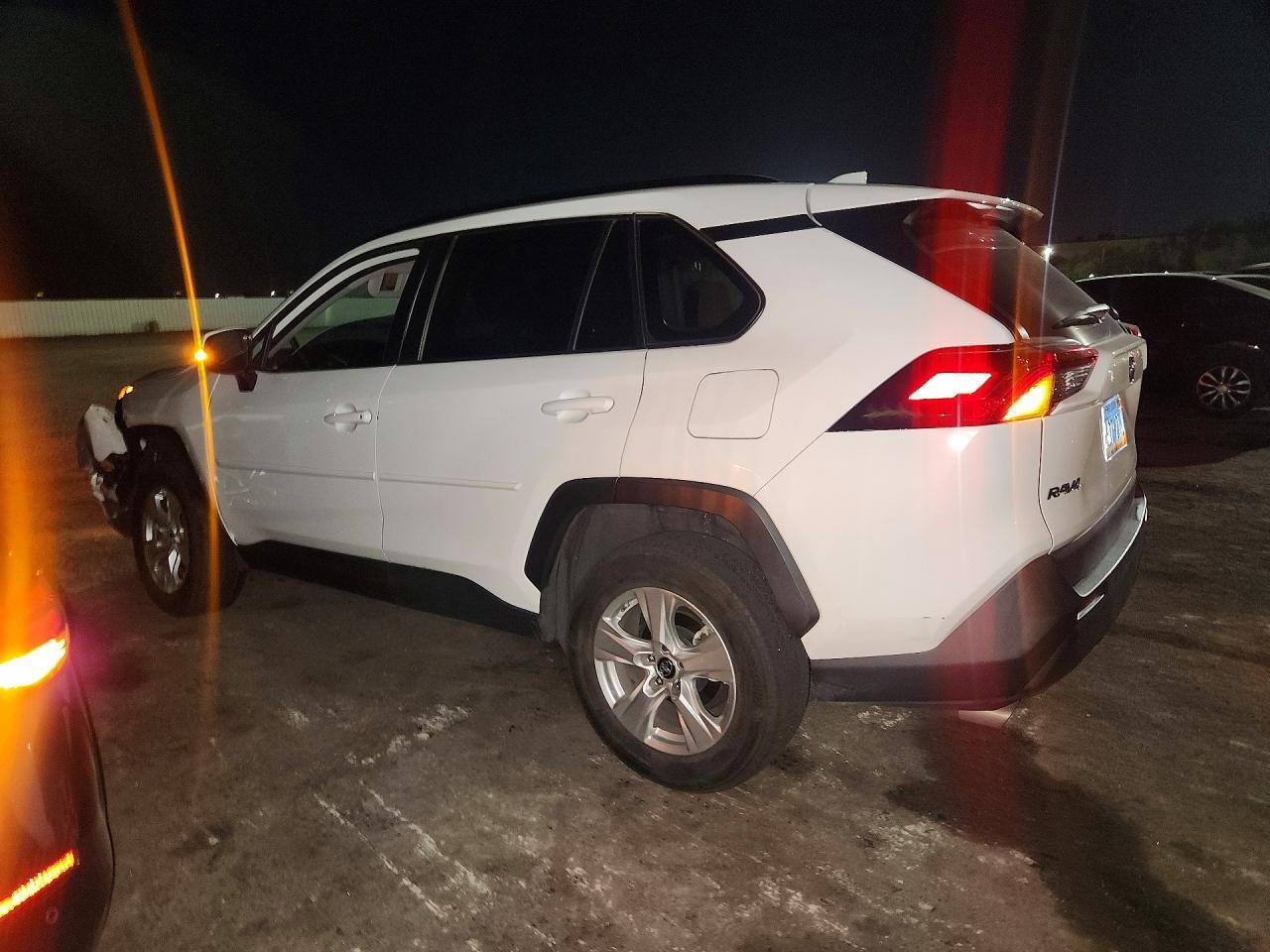 2019 Toyota Rav4 Xle - zdjęcie 2