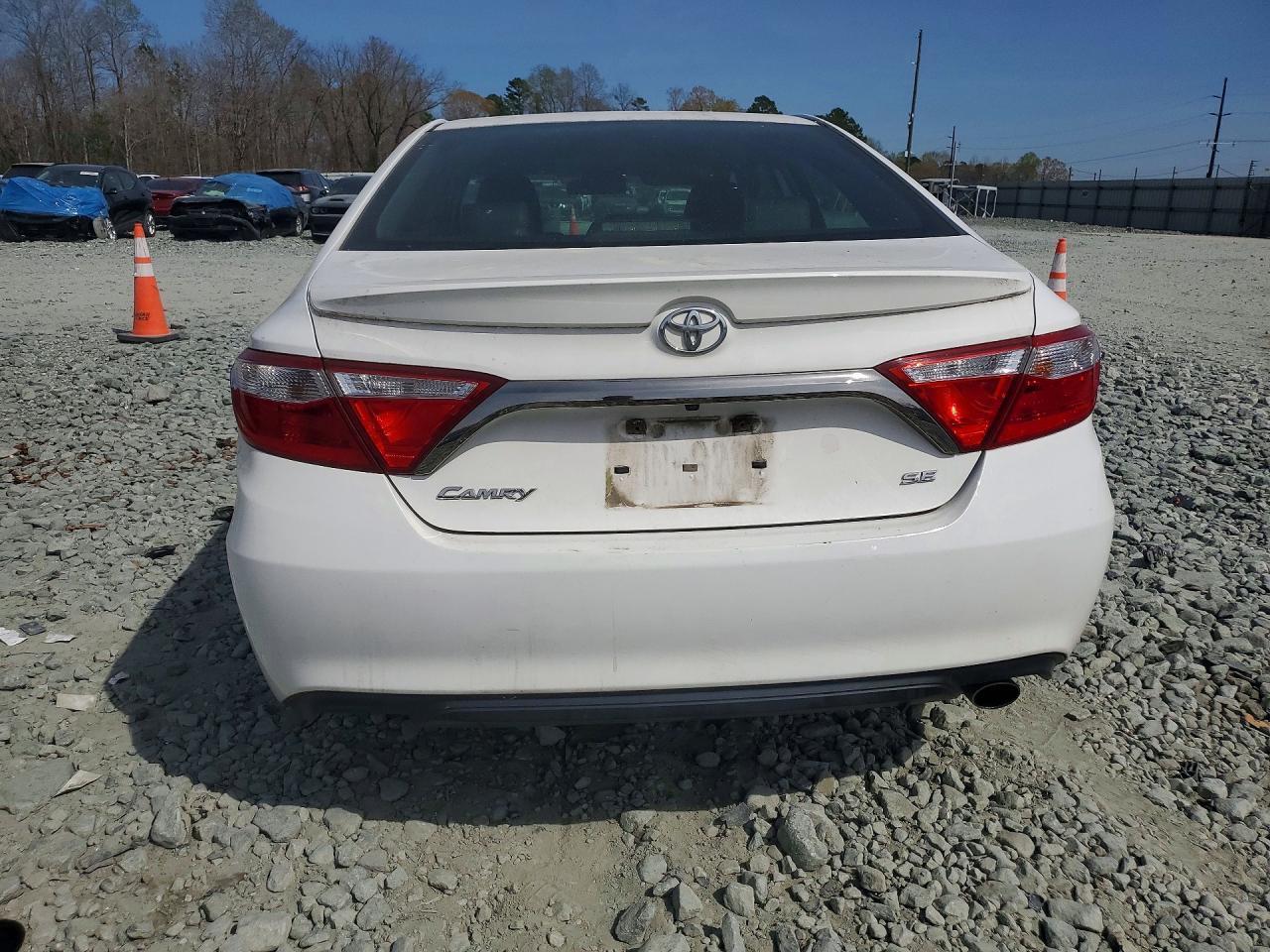 2016 Toyota Camry Se - zdjęcie 6