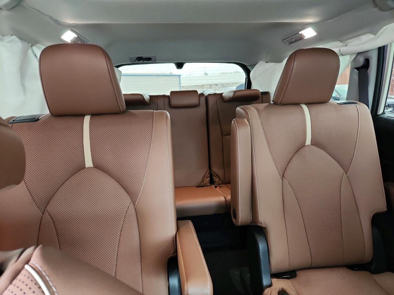 2024 Toyota Grand Highlander Platinum - zdjęcie 10
