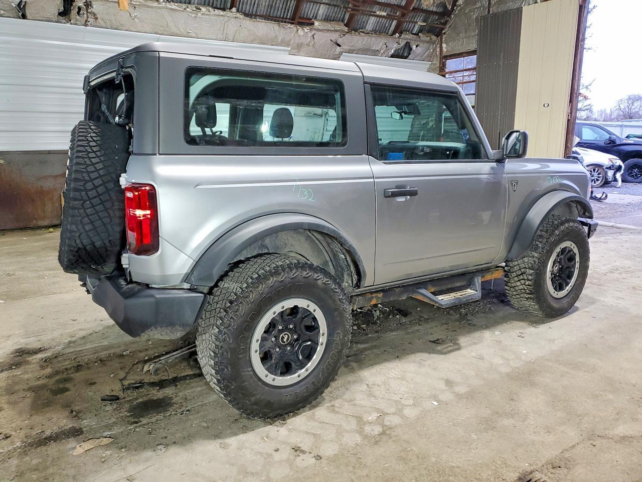 2022 Ford Bronco Base - zdjęcie 3