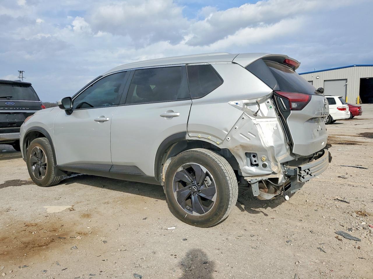 2024 Nissan Rogue Sv - zdjęcie 2