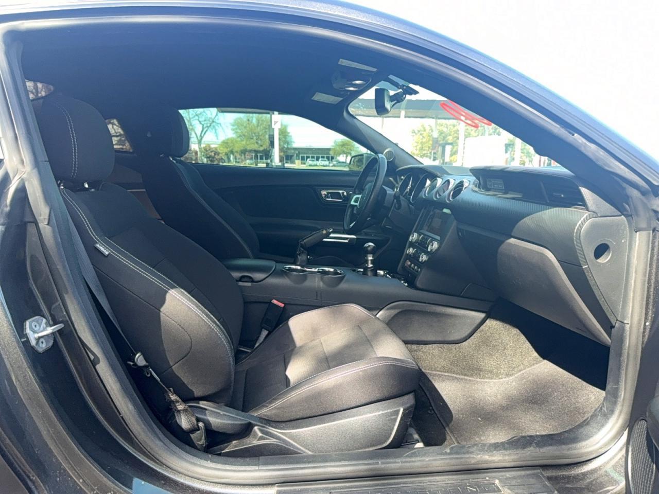 2017 Ford Mustang - zdjęcie 5